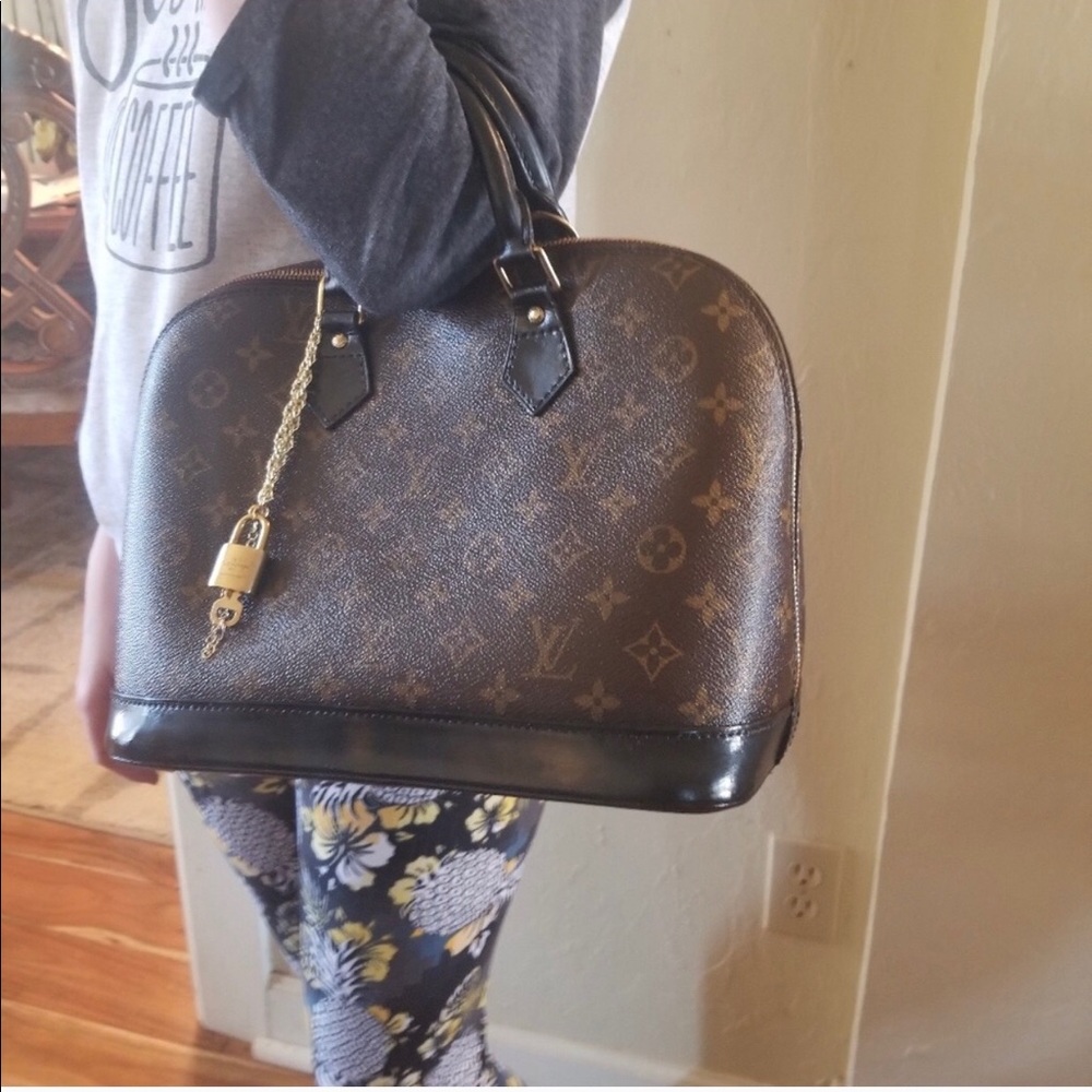 Louis Vuitton Alma PM 🖤 AUTHENTIC
